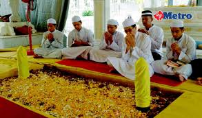 Makam diraja langgar merupakan sebuah makam diraja negeri kedah, malaysia. Terbayang Senyuman