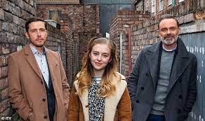 Former coronation street star matilda freeman has come out to fans as bisexual. Coronation Street Recasts Summer Spellman As Actress Matilda Freeman Quits The Soap Aktuelle Boulevard Nachrichten Und Fotogalerien Zu Stars Sternchen