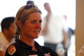 Die frühere deutsche rennfahrerin sabine schmitz ist im alter von 51 jahren verstorben. Vln Auftakt Operation Setzt Sabine Schmitz Ausser Gefecht