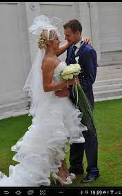 Emilie Parrennes Aussi Nage Dans Le Bonheur En Herve Mariage Merci Pour Cette Magnifique Robe J Ai Ete Conseillee Par Le Magasin De Le Mariage Marie Robe