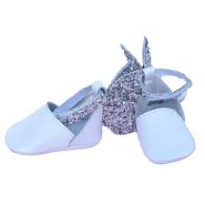 Pembe, beyaz, altın rengi, gümüş, kırmızı, mor tonları kız bebek ayakkabılarında en çok aranan renklerdir. Ilk Adim Ayakkabisi Kiz Bebek Mybunnybabysteps Mybunny Baby Shop