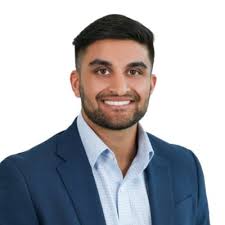 During this summer I had the opportunity of working with Wells Fargo in  their Middle Market Banking division as a Financial Analyst Intern. I  wanted to thank everyone who helped me throughout