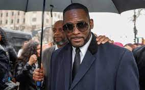 R. Kelly, từ bê bối ấu dâm đến “kẻ săn mồi” trong hơn hai thập kỷ