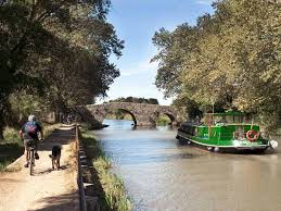 Demeure terrisse, aux alentours le cap d'agde, vous accueille dans sa résidence hôtelière et vous propose une. Le Canal Du Midi Au Cap D Agde En Bateau Ou A Velo Destination France Le Mag J Aime La France Les Regions De France Cap D Agde Le Canal