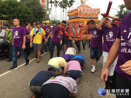 普悠瑪事故 綠界科技 桃園植牙費用 白沙屯媽祖遶境 高血壓症狀 男人戀愛時 舒適內褲 賴正鎰 2211長榮鋼 曹承佑. ç™½æ²™å±¯åª½ç¥–å—æŠ•è´Šå¢ƒç¥ˆç¦ä¿¡çœ¾çˆ­ç›¸é'½è½Žè…³ å°ç£å¥½æ–°èžtaiwanhot Net