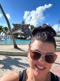 Are there tours from Isla Mujeres to Isla Holbox?