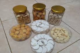Lebaran merupakan sebuah momen yang sangat dinantikan setiap kaum muslim. Pandemi Penjualan Kue Kering Lebaran Tak Semanis Dulu