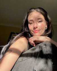 fio (@whoisfio) • Instagram photos and videos