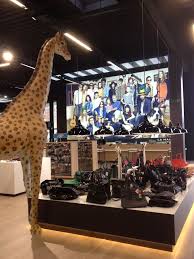 Magasin « la halle aux vetements » n 8462 16 rue pagannes à cholet : La Halle Mondevillage Focus Shopper