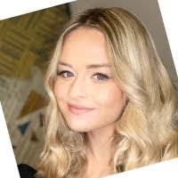 Shelley Hall's Instagram, Twitter & Facebook