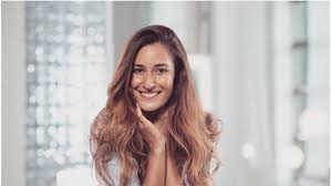 شاهد بالصور حفل خطوبة الفنانة أمينة خليل 2020 Hair Styles Beauty Long Hair Styles