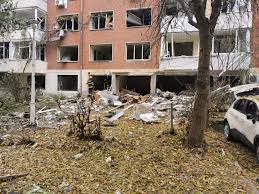 Isu galati a contactat si alte institutii care au precizat ca nu a fost nicio aplicatie in poligonul smardan, iar reprezentantii arcelor mittal neaga ca ar fi vreun incident pe monitorul de galati mentioneaza ca o varianta ar fi ca zgomotul sa fi fost generat de un avion supersonic care a depasit bariera sunetului. Explozie PuternicÄƒ Intr Un Bloc De LocuinÅ£e Din GalaÈ›i Mai Multe Victime Si Zeci De Oameni EvacuaÈ›i Video Foto Spotmedia Ro