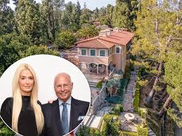 Jun 15, 2021 · erika jayne and tom girardi's legal woes are at the center of the new documentary, the housewife and the hustler, and many viewers are speaking out about the reality star couple's alleged scandals. Rhobh Star Erika Jayne S Mansion Listed For 13m In Bankruptcy Sale