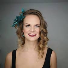 There were two wildly popular ways to texturize 1920s hairstyles for long hair during the flapper years. Vintage Glam The Top 23 Roaring 1920s Hairstyles