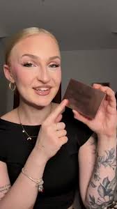 Die Stürmerin Louise Trapp spielt beim FC Viktoria 1889 Berlin und erzählt  euch von ihren größten Erfolgen, ihrer Vorstellung von Beauty und zeigt  euch ihr Must-have Beauty-Produkt. Zum Schluss hat Louise noch