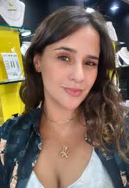 Apenas BRILHE, porque sua luz foi dada por Deus e ninguém é capaz de  apagar! 🥰🙏🏼✨✨