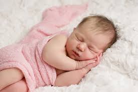 Sebab anda telah dikaruniai buah hati dari suami tujuannya adalah untuk melatih kecerdasan bayi 3 bulan. Apa Saja Perkembangan Bayi Baru Lahir 2 Minggu Bundaasraf Com