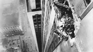 Today empire state building plane crash. Als Ein B 25 Bomber In Das Empire State Building Raste Geo