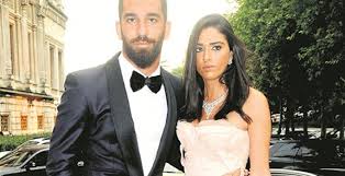 Barcelona'da oynayan milli futbolcu arda turan, instagram hesabından yaptığı açıklamada aslıhan doğan ile ayrıldıklarını açıkladı. Arda Turan In Son Instagram Paylasimi Dikkatleri Cekti