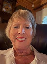 Elaine Lipscomb's Instagram, Twitter & Facebook