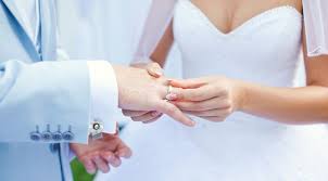 Die olympischen ringe stehen schon seit 1913 für die einigkeit der länder in der ganzen welt. Die Trauringe Im Rampenlicht Ideen Zur Ubergabe Trauringstudio Berlin