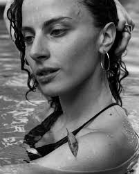 merece posteo esta despedida nuestro lugar feliz, la familia que somos, el  despegue, desapego, empuje, la adultez y la niñez de la mano, bailando, en  todas las fiestas, nuestros mantras, la música