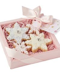 Biskit Animal Crossing New Horizons Gifts Pin By L I E L N A O R On Peggy Porschen Pink Christmas Christmas Pastries Pink Christmas Tree