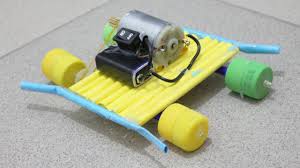 Por ultimo realizamos un orificio en la botella utilizando el cautín, donde por presión fijaremos el motor e instalaremos la correa transmisora al eje del motor y listo ya tendremos concluido nuestro auto de juguete solar casero. Que Materiales Trae Un Motor De Un Carrobde Juguete Robot Seguidor De Lineas 1 Materiales Y Componentes Heksa Iga