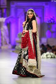 Pin By Black Book For The Indian Brid On Glam De India Pakistani Bridal Dresses Black Bridal Dresses Pakistani Bridal Wear