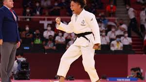 Après deux ans passés en france, ichiro abe part pour la belgique et, de là, diffuse le judo par des stages dans la plupart des pays d'europe. Jgjmfvlhnmmvnm