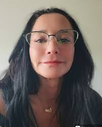 Kara Holcomb's Instagram, Twitter & Facebook