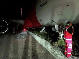 Sultan ismail petra, also known by iata (international air transport association) code kbr and icao (international civil aviation organization) code wmkc, offers flights from multiple airline carriers to. Alert Airasia Flight Ak6443 Skidded Off Runway At Sultan Ismail Petra Airport Airlive