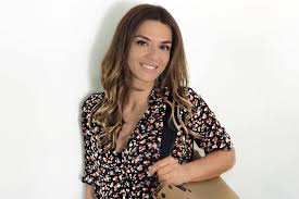 Κοιμόμουν στο καθιστικό που το. Basw Laskarakh Den 8elhsa Na Krypsw Th Nea Moy Sxesh Eimai 39 Xronwn Kai Den 8a Krybomai Video