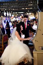 Funny Wedding Photo Ideas Vegas Themed Weddings Vegas Wedding Ideas Vegas Wedding Photos Las Vegas Wedding Photos Elvis Wedding