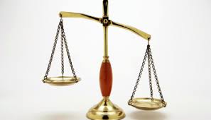 E esta é a vitória que vence o mundo: O Significado Da Balanca Da Justica Pais Indignados Contra O Poder Judiciario