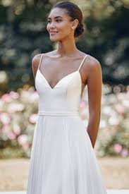 Wir bieten ihnen modische abendkleider mit verschiedenen stilen und farben. 190 Schlichte Brautkleider Ideen Brautkleid Kleider Braut