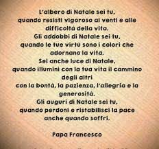 L Albero Di Natale Sei Tu Quando Resisti Vigoroso Ai Venti E Alle Difficolta Della Vita Gli Addobbi Di Natale Sei Tu Luci Di Natale Natale Alberi Di Natale