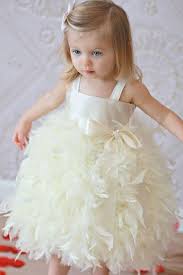 The Most Adorable Flower Girls Dresses She S Like A Little Baby Duck With This Feathers Blumenmadchen Blumenmadchen Kleid Blumenkinder Kleider
