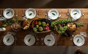 A Fall Feast Table Setting Idea Fresh Flavorful Thanksgiving Table Settings Thanksgiving Table Decorations Table Settings