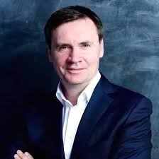 Peter Callow's Instagram, Twitter & Facebook