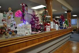 Traditional red, gold and greenery greenery is popular at christmas. Most Beautiful Office Decoration Ideas For Christmas Live Enhanced