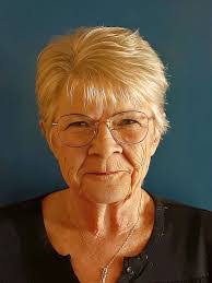 Elaine Downing's Instagram, Twitter & Facebook