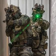 Recruitment of the american armed forces occurs on a voluntary basis, it is a completely contract army. French Soldiers Of The 1er Rcp Regiment De Chasseurs Parachutistes Airborne Regiment During The Acinonyx Training 1057 X 1057 Militaryporn