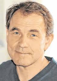 Papst am Sarg seines Vorgängers