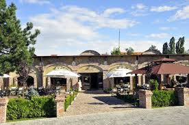Sembra che fu matilde di canossa, feudataria illuminata e protagonista del medioevo italiano, a ordinarne la costruzione nel. Ristorante Del Ponte Home Facebook