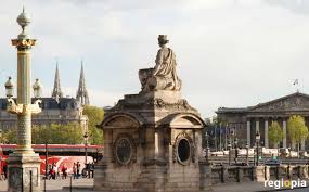 The place de la concorde is one of the major public squares in paris, france. Sehenswurdigkeiten In Paris Reisefuhrer Mit Stadtplan