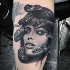 True brotherhood 👊🏼 #sixfeetundertattoo #bigraf #blackandgrey #realism  #bandofbrothers #brotherhood #boksouwe #boks #tattoo #inked #tatt #ink  #tattoolife #balmtattoo #balmtattoo_benelux #dutchtattooers #tattooartist  #dutchtattoo #emalla #bluebird ...