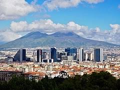 Napoli serverer ikke kun fænomenale pizzaer, men tilbyder også et bredt udvalg af kvalitetsgelato casa infante, via toledo, 258, napoli, italien, +39 366 154 2587. Neapel Wikipedia