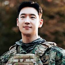 King the Land actor Lee Junho's next K-drama: Lee Min Ho's co-star is in  talks to play the female lead in Typhoon Company; and it's not Kim Go Eun  or Park Shin