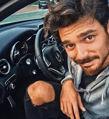 La loro storia d'amore è nata davanti alle telecamere e tuttora continua lontano dalle telecamere. Uomini E Donne Anticipazioni Le Parole Di Andrea Cerioli Fanno Scandalo